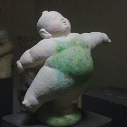 純真與稚樸：畢亞芳雕塑中的童心世界